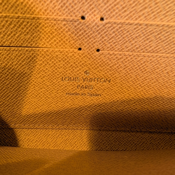 Authentic Vintage Louis Vuitton Cream Epi  Leather Zippy Long Wallet - Picture 7 of 11